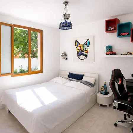 Laurier Villa